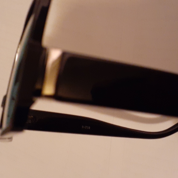 Black Minimal Square Golden Ring Sunglasses - Picture 3 of 4